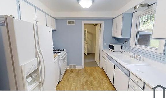 4th image of 3541 Linwood Ave #3