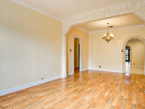 5th image of 119 Sidney St