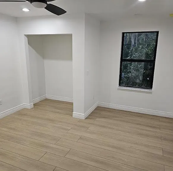 319 W West St — Photo 12