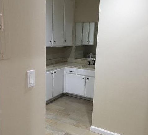 4th image of 510 N Maryland Ave Unit 103