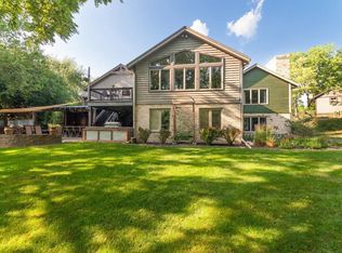 W318N1050 Huckleberry Way, Delafield, WI 53018