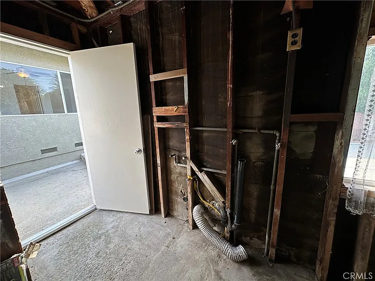 4587 W 142nd St — Photo 28