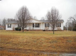 1812 Twin Caves Dr, Lewisburg, TN 37091