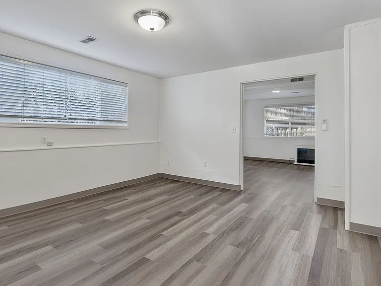1 Bed 1 Bath in Prime NW District! — Photo 12