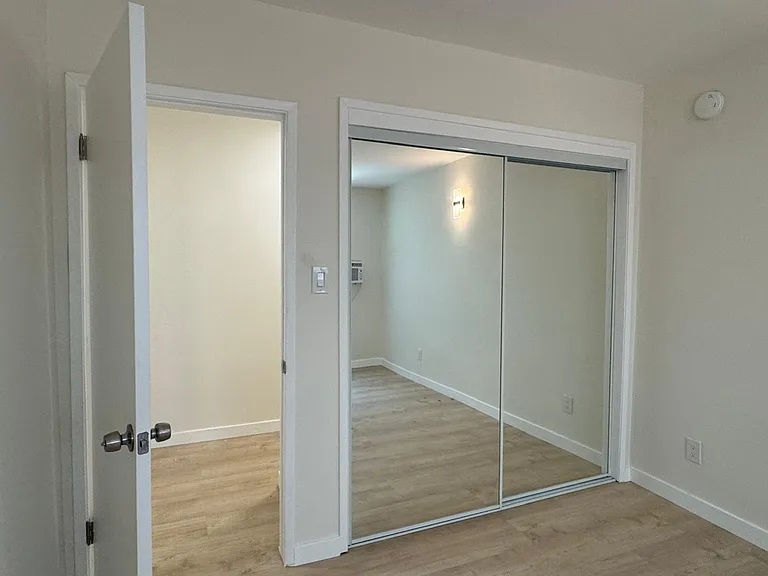 13401 Victory Blvd #4 — Photo 5