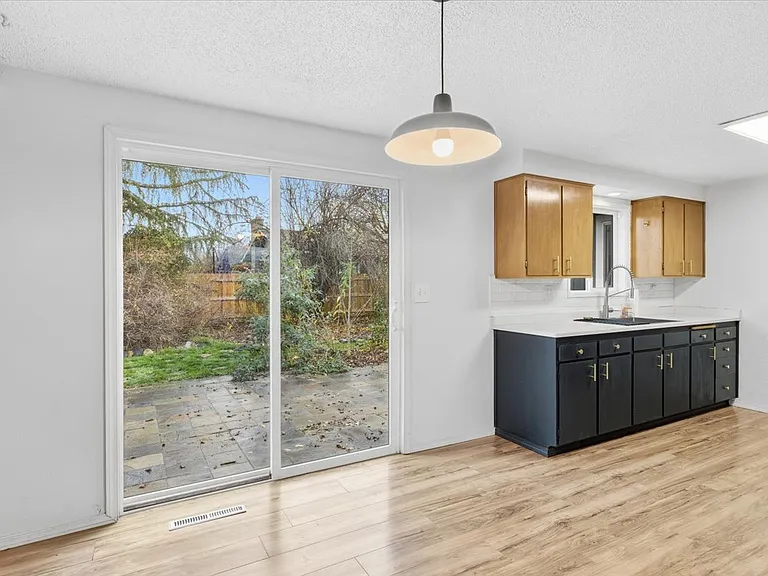 2500 Alma Dr — Photo 16