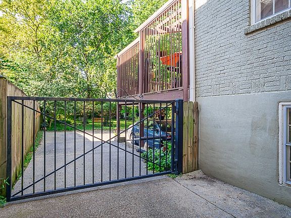 4th image of 2115 W Linden Ave
