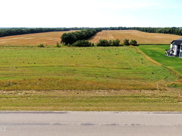 14003 Acadia Dr, Bismarck, ND 58503