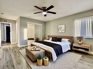 17132 Emerald Ln #2B, Huntington Beach, CA 92647