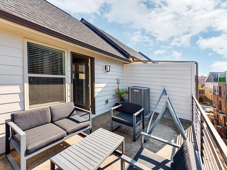 16031 Roscoe Ln — Photo 32