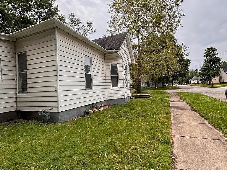 1700 E Prairie Ave — Photo 1