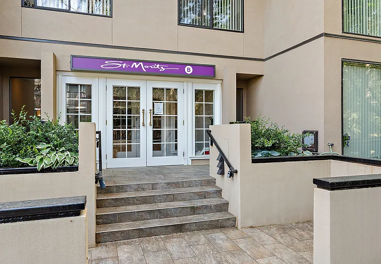 15512 Country Club Dr #B33 — Photo 2