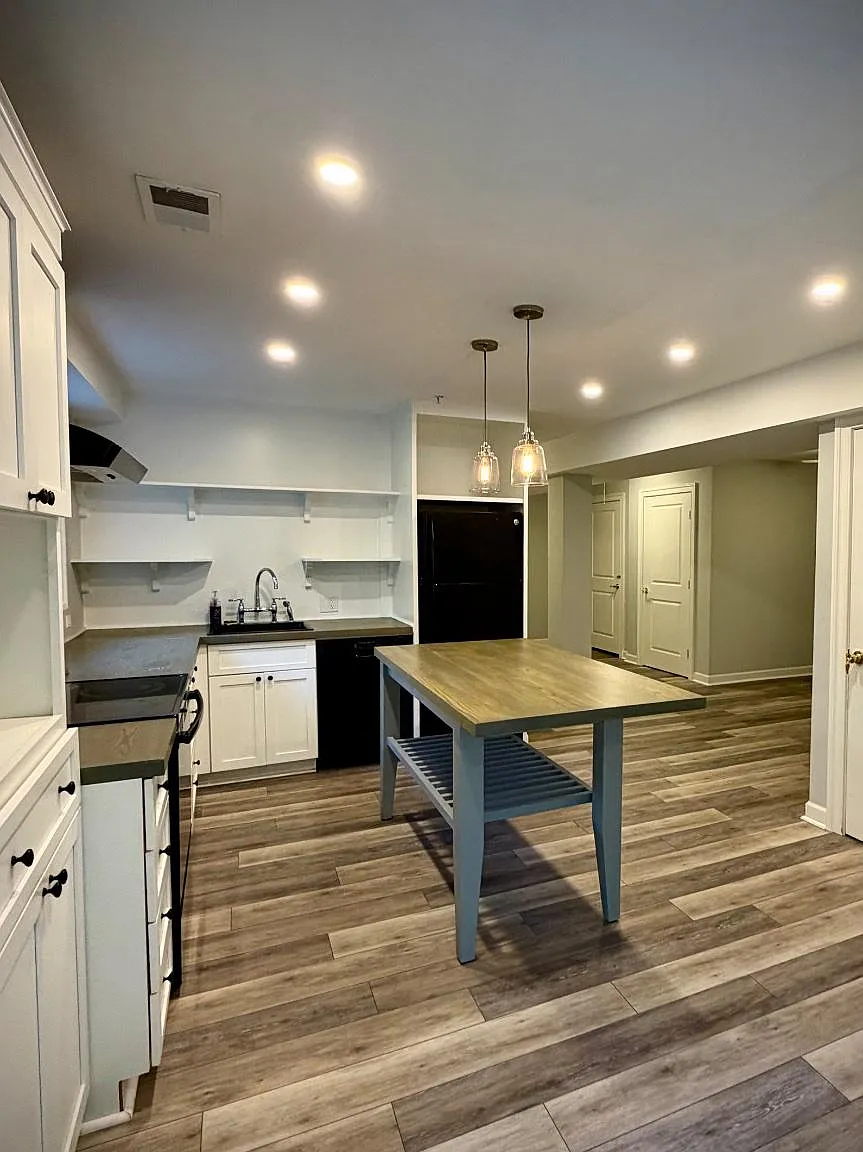 1 bed, 1.0 bath, 4748 sqft, $1,600 — Photo 3