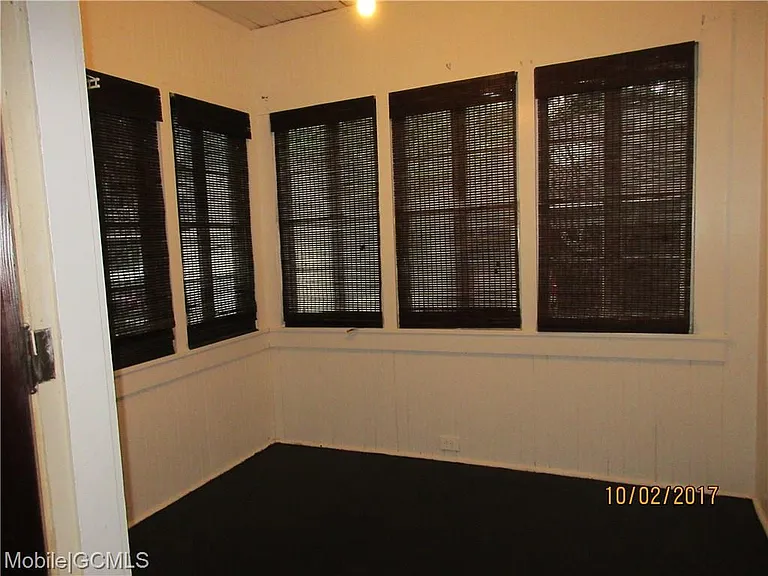 1576 Dauphin St — Photo 15