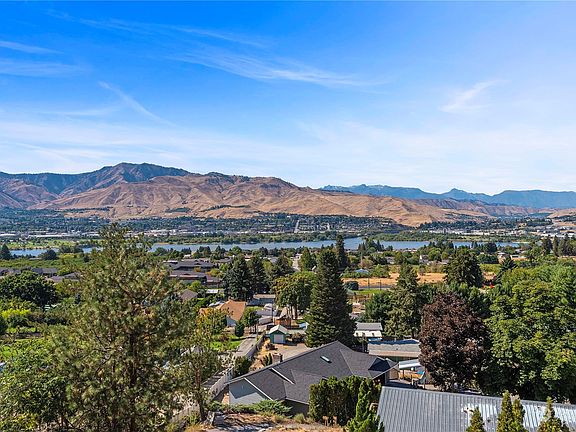 3rd image of 2908 N Breckenridge Drive