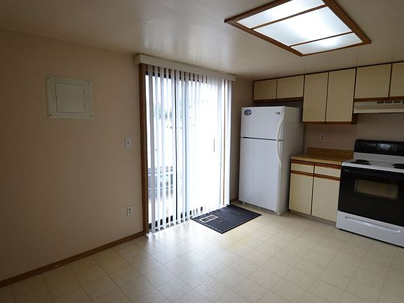 5th image of 1986 Mineola Ct APT A