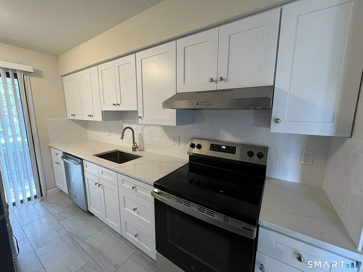 Building Photo - 6 Bouton St E #4