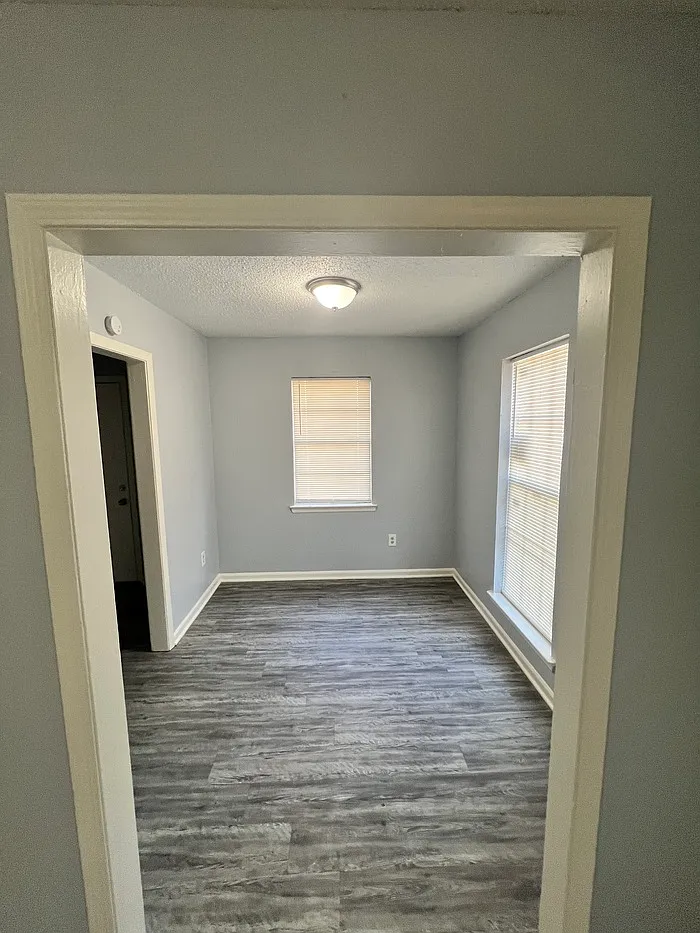 2 bed, 1.0 bath, $900 — Photo 4