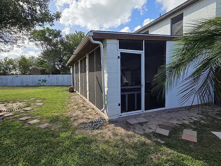 502 Chapote Ave — Photo 6