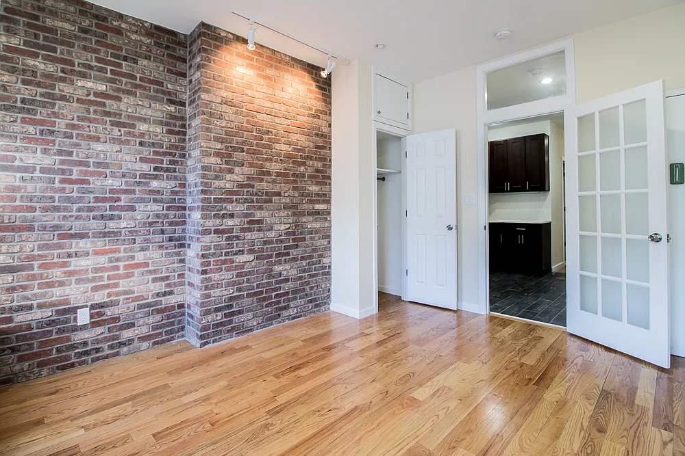Building Photo - 67 Diamond St #2L