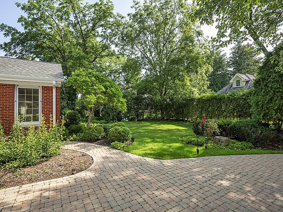 2nd image of 612 Hill Cir