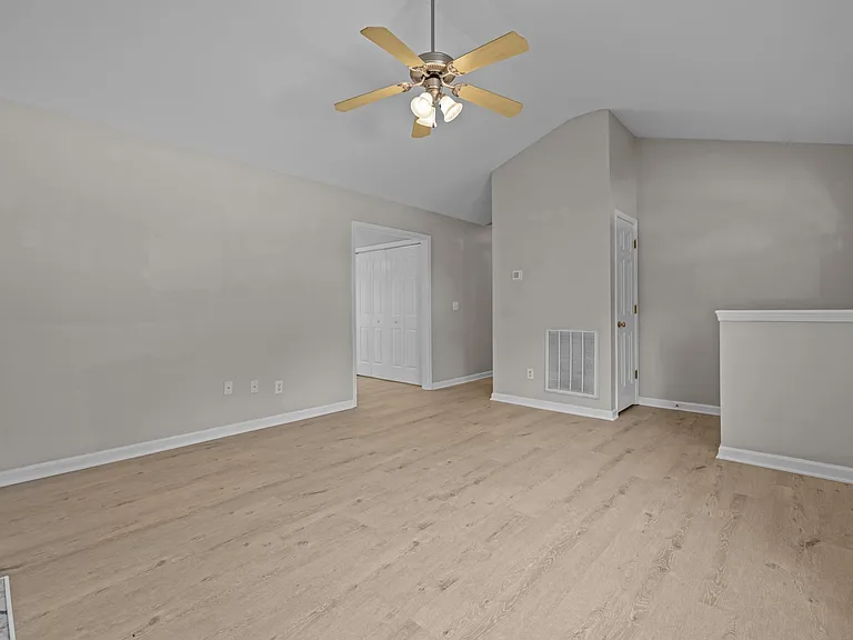 404 Foxbridge Ct — Photo 6