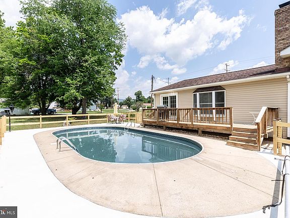 5th image of 54 E Moser Rd