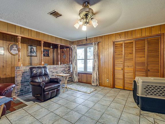 3rd image of 301 Oliece Dr