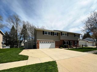 1009 Oak Ln, Storm Lake, IA 50588