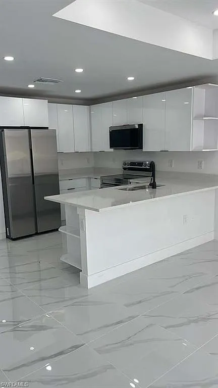 3 bed, 2.0 bath, 1500 sqft, $1,800 — Photo 3
