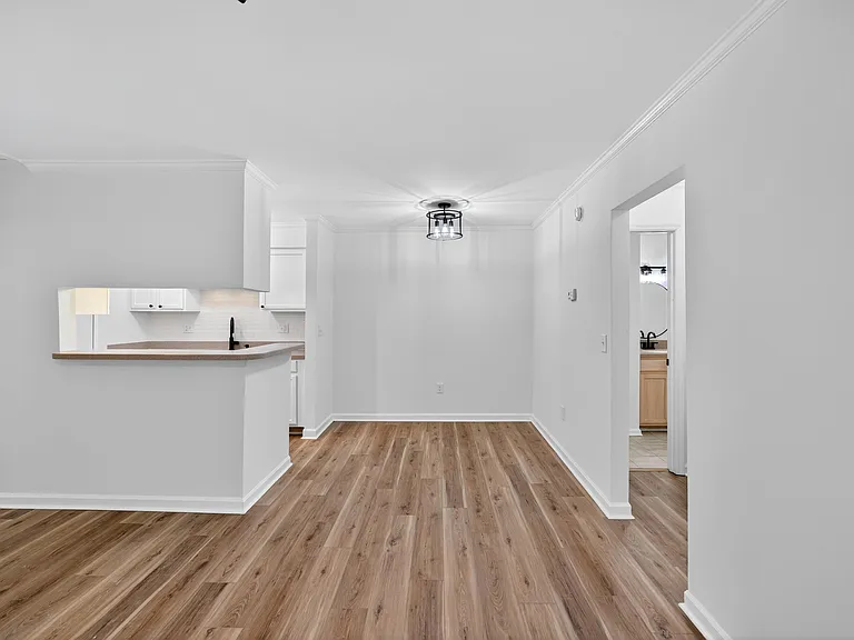341 W Coleman Blvd #G — Photo 6