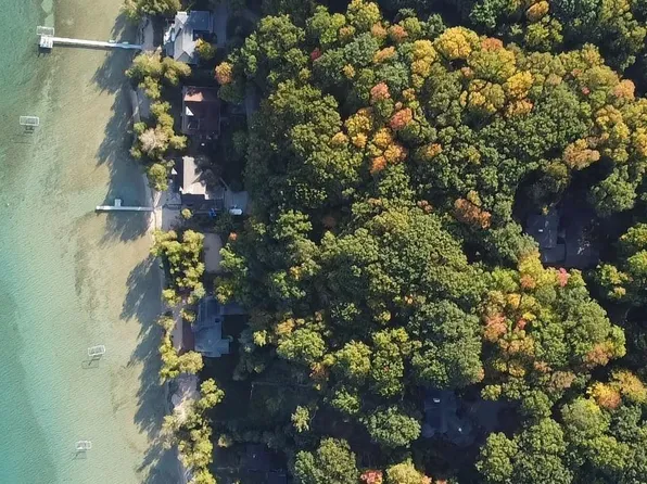 246 Center Ln, Frankfort, MI 49635