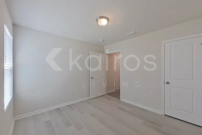 880 Whispering Creek Ave — Photo 13