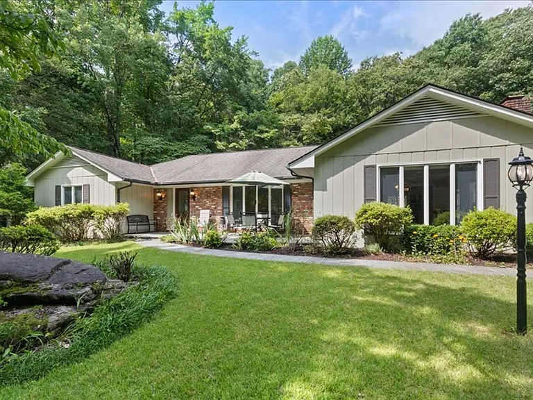 1050 Illahee Rd — Photo 1