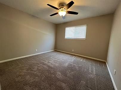 4th image of 920 Blue St APT 4