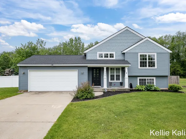 736 Harmony Place Dr NE, Sparta, MI 49345