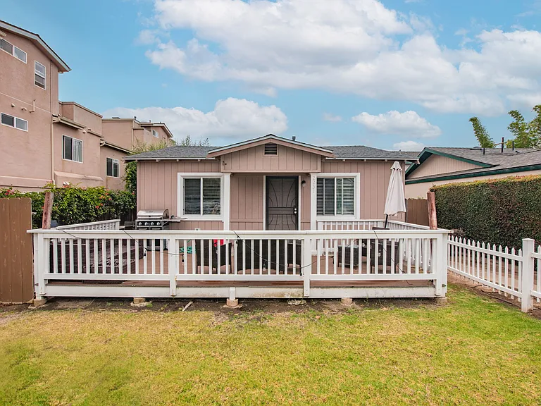 2251 Felspar St — Photo 2