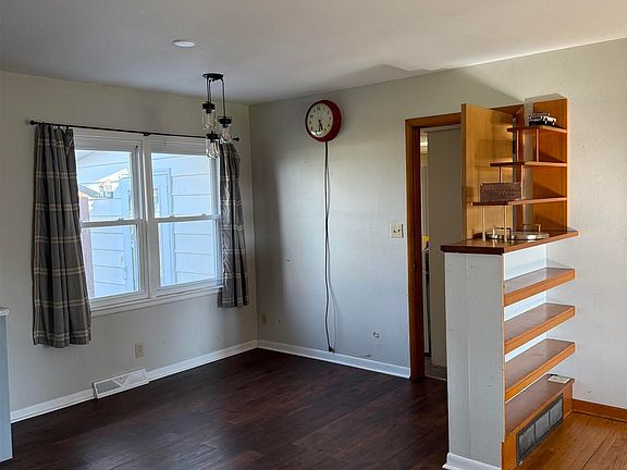 5th image of 820 Jamie Ln
