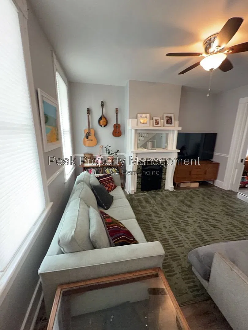 3 bed, 2.5 bath, 2012 sqft, $2,950 — Photo 2