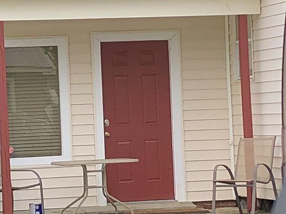 Master with separate entrance from outside as well as inside