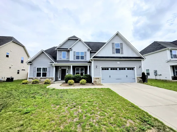 2229 Andalusian Dr, Hope Mills, NC 28348