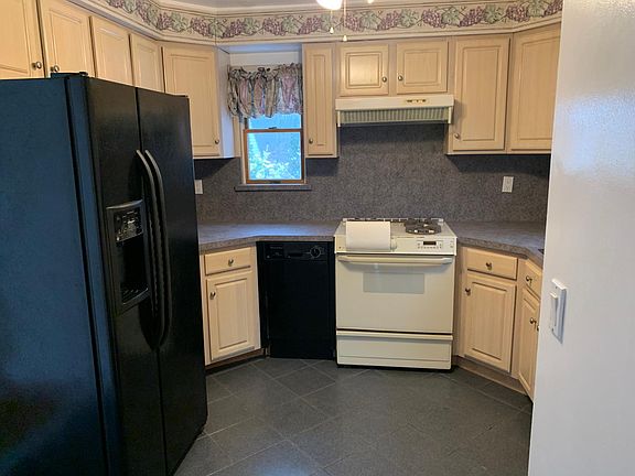4th image of 33 Hillview Ave #1