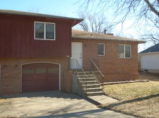 706 Ridgewood Dr, Manhattan, KS 66502