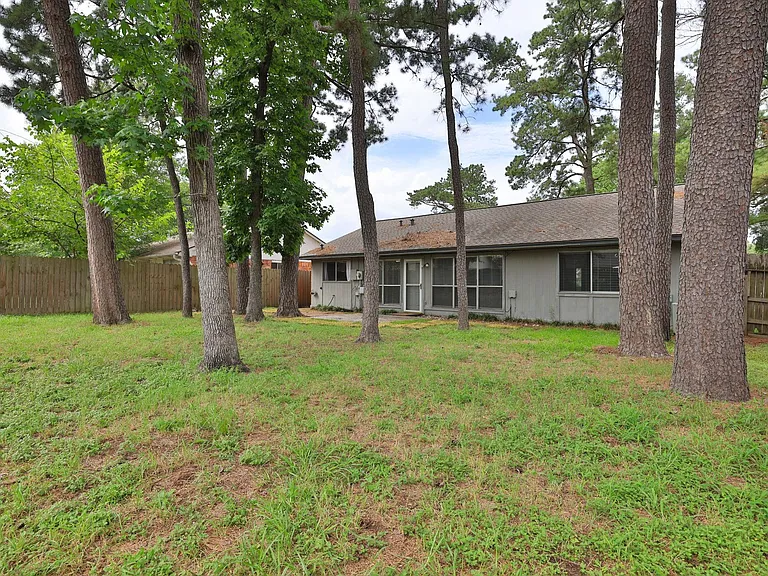 4623 Whispering Rock Ln — Photo 33