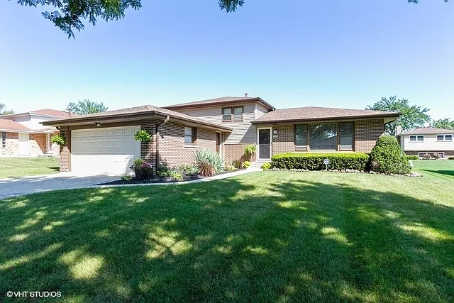 6032 Aspen Ln photo 1