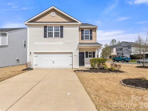 9104 Maidenhair Ct, Charlotte, NC 28215