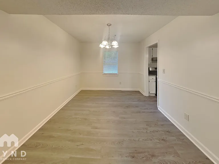 5561 Northcut Dr — Photo 4
