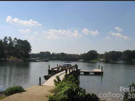 2nd image of 140 Shady Cove Rd