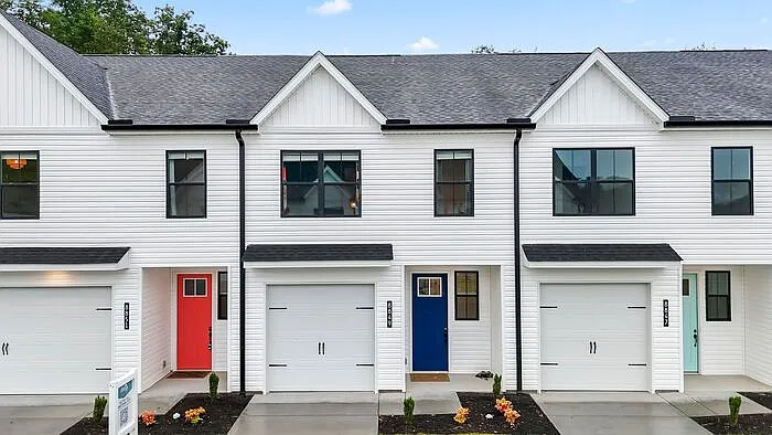 3 bed, 2.5 bath, 1471 sqft, $2,200 — Photo 1