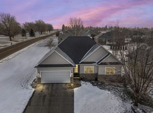 5005 Sweet Water Cir, Waterloo, IA 50701